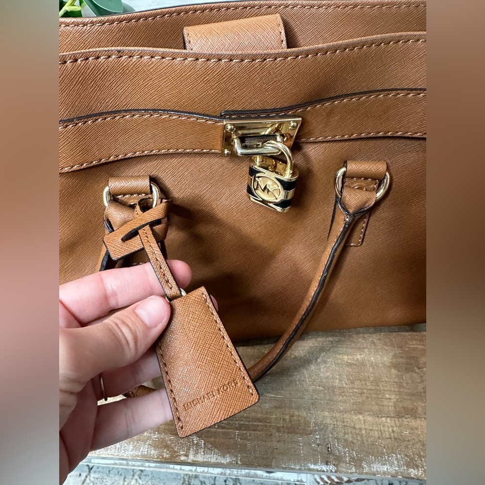 Authentic Michael Kors Hamilton Saffiano Tan Leather Sachel with lock and key - Picture 10 of 16